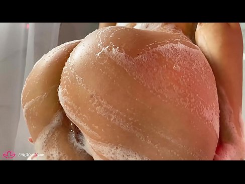 ❤️ Brunette si masturba a figa cù un vibratore per un orgasmu intensu in a doccia Porno à noi ☑