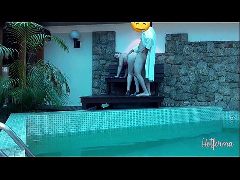 ❤️ Boss invita a cameriera à a piscina, ma ùn pudia resiste à un caldu Porno à noi ☑